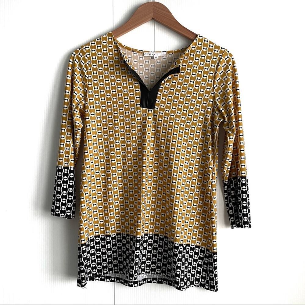 Cleo patterned v-neck top